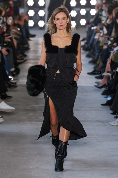 Look 19